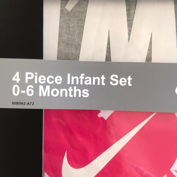 NWT Nike 4 pieces infant gift set - Picture 6 of 6